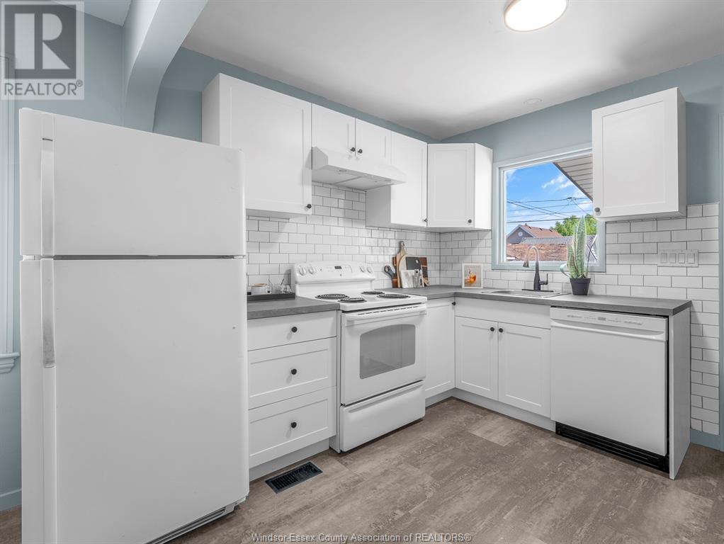 Photo 10 of 1722 Albert Road, Windsor ON