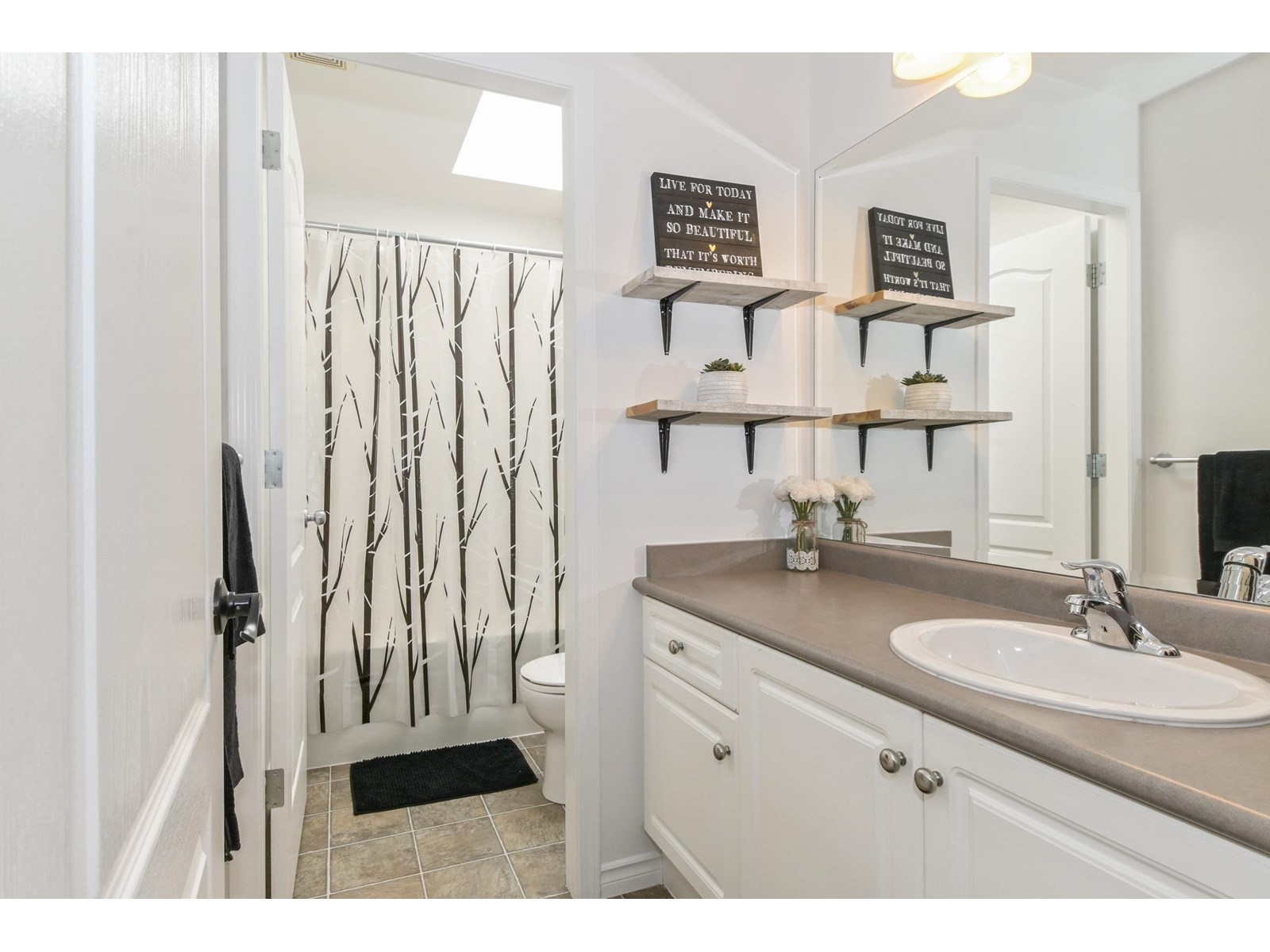 Photo 14 of 21671 89 A Avenue, Langley BC