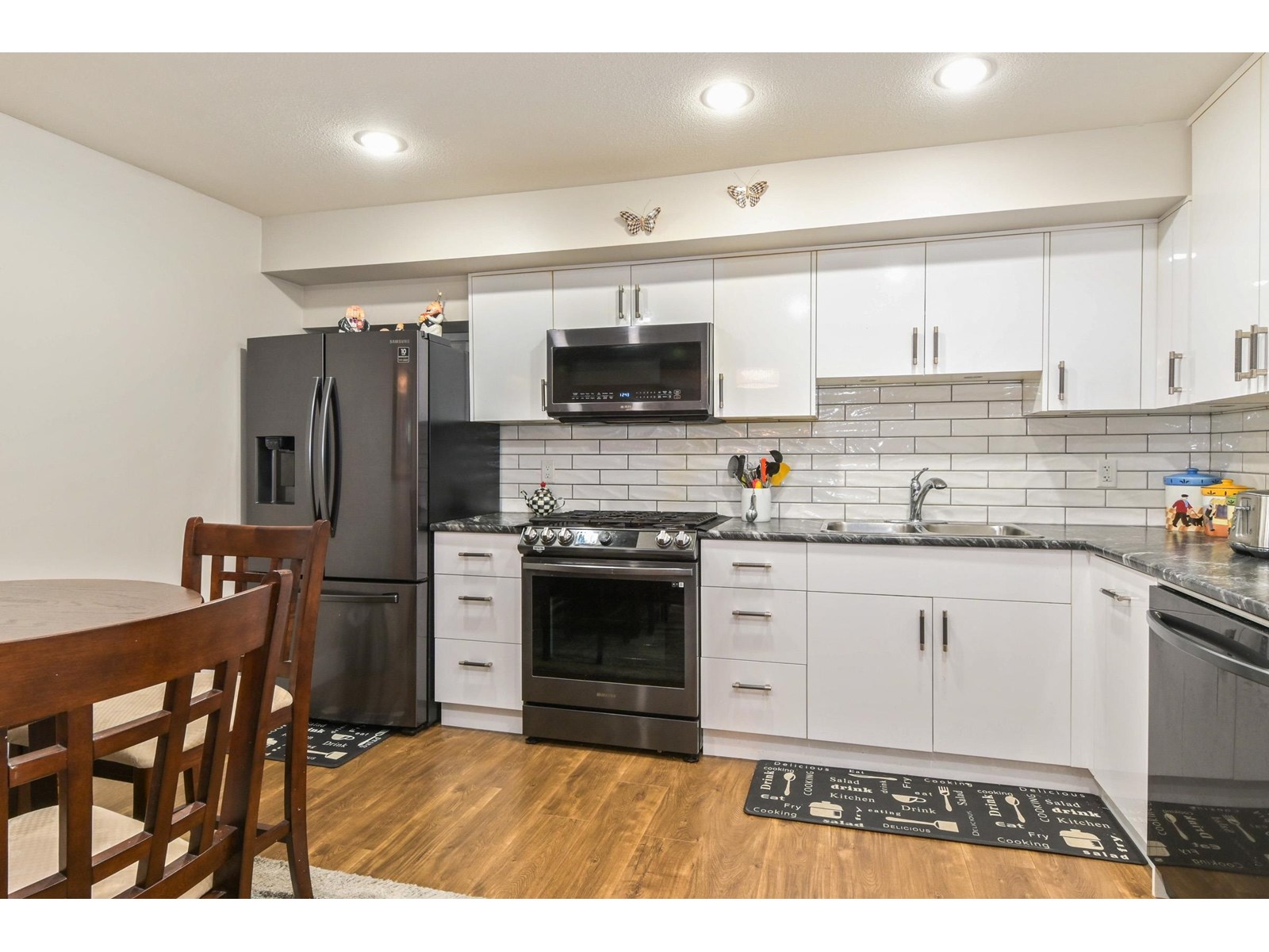 Photo 7 of 21671 89 A Avenue, Langley BC