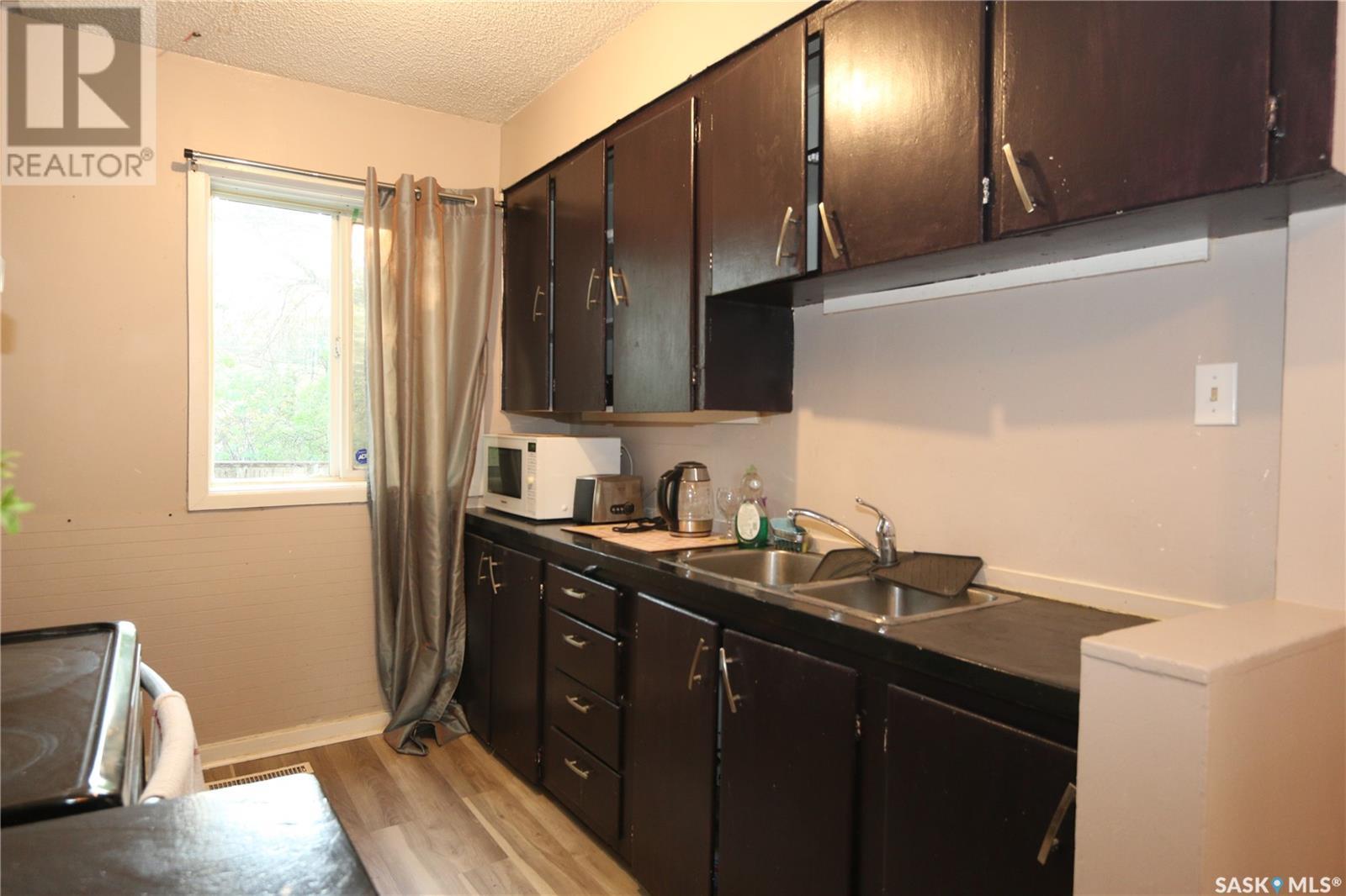 Photo 14 of 1360 Athol Street, Regina SK