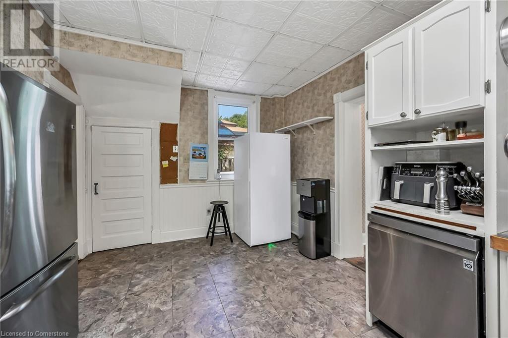 Photo 13 of 94 Sutherland Street W, Caledonia ON