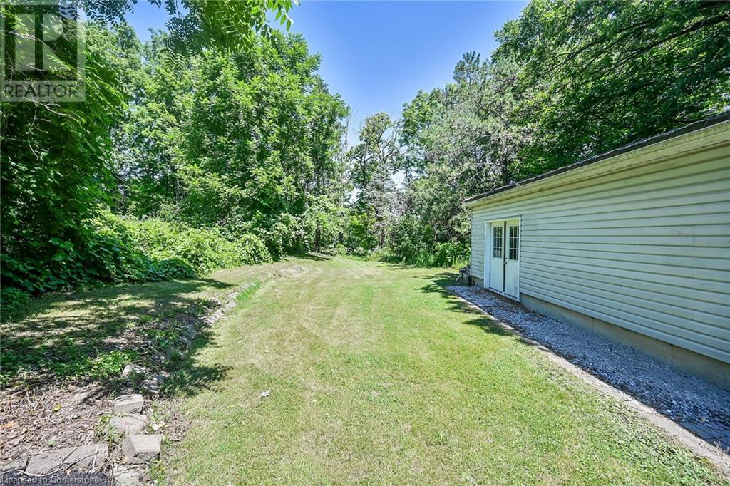Photo 35 of 94 Sutherland Street W, Caledonia ON