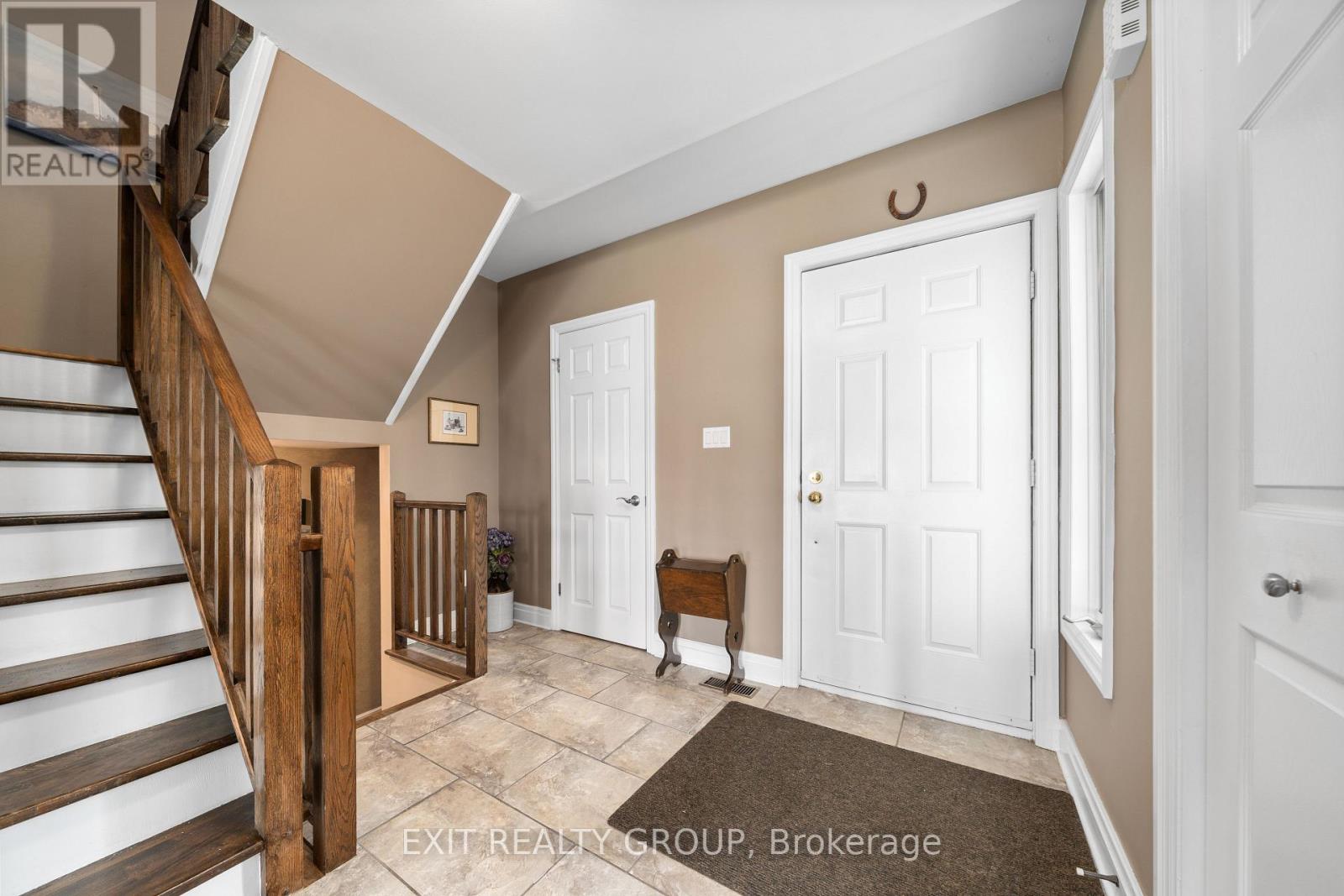 Photo 9 of 13 31 Keegan Parkway, Belleville ON