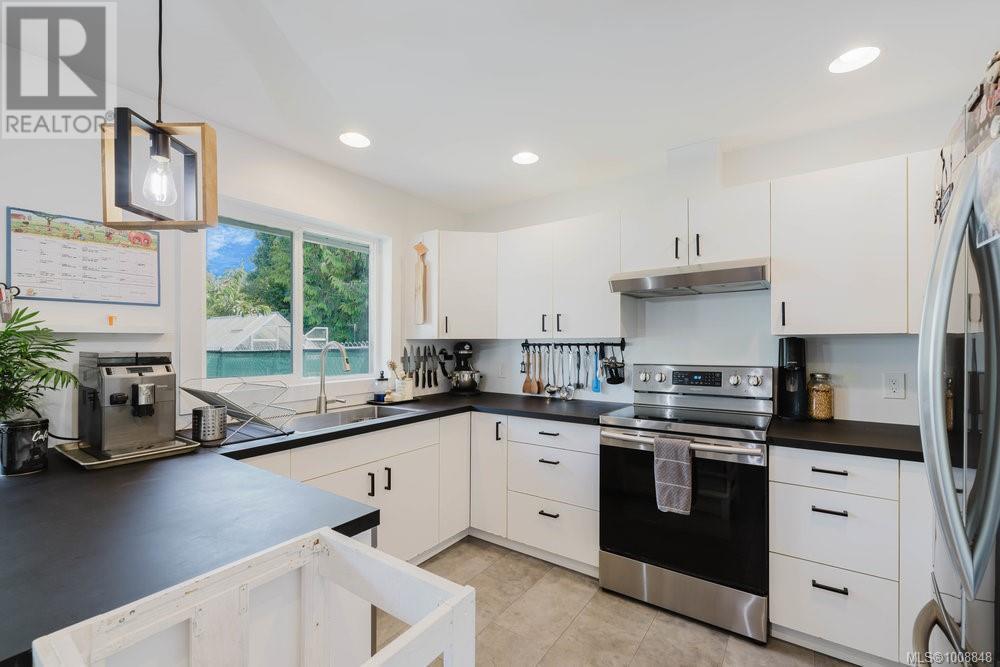 Photo 9 of 6974 Larkspur Rd, Sooke BC