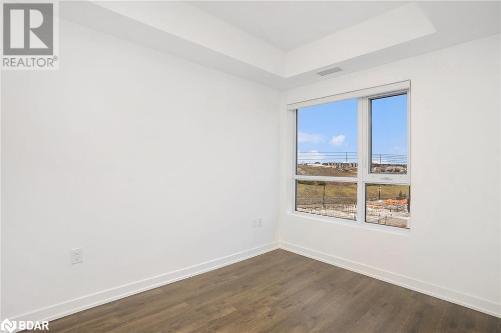 Photo 4 of 56 Lakeside Terrace Unit 302, Barrie ON
