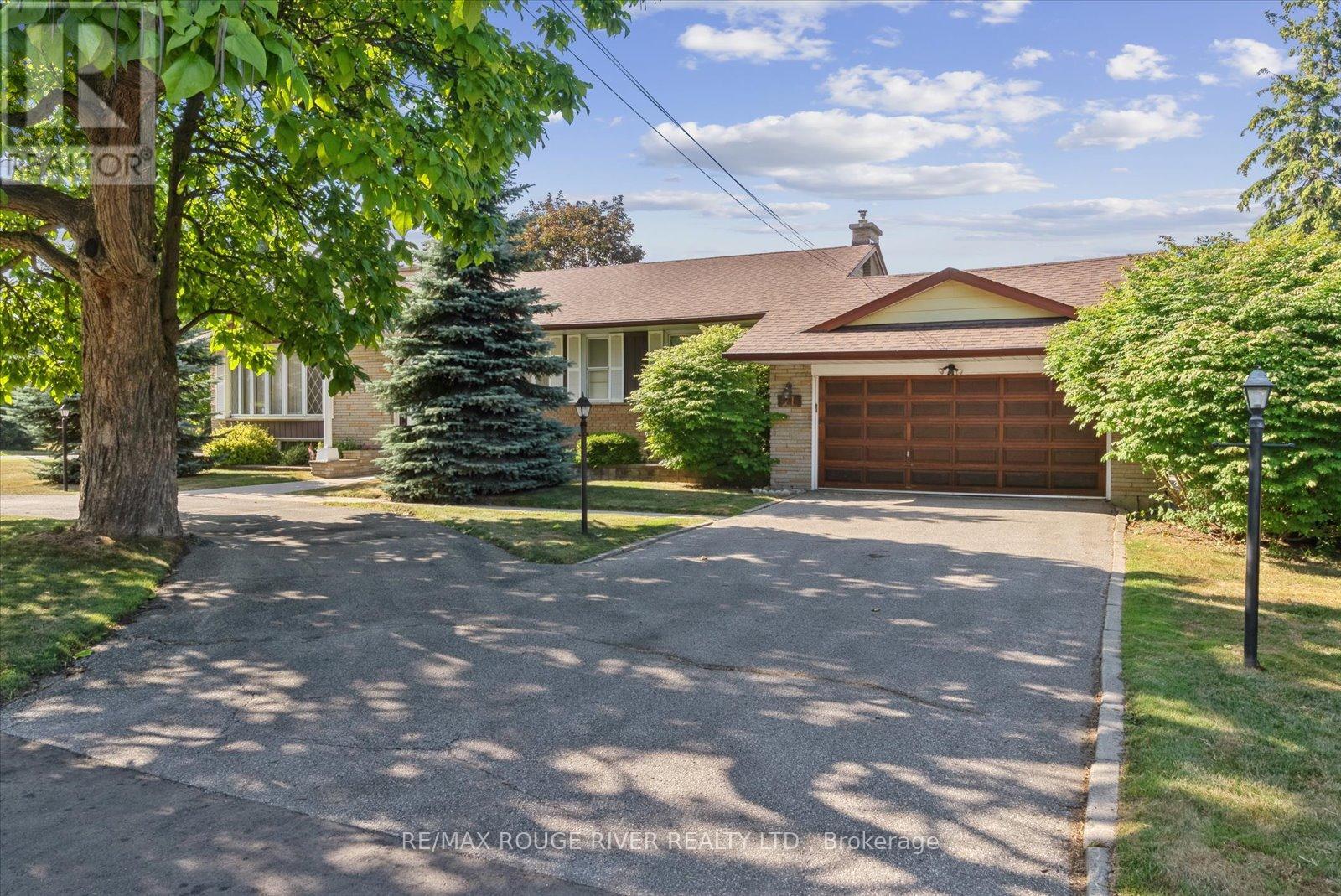 Photo 18 of 71 Cedar Brae Boulevard, Toronto ON