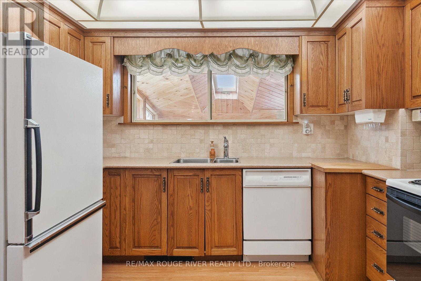 Photo 5 of 71 Cedar Brae Boulevard, Toronto ON