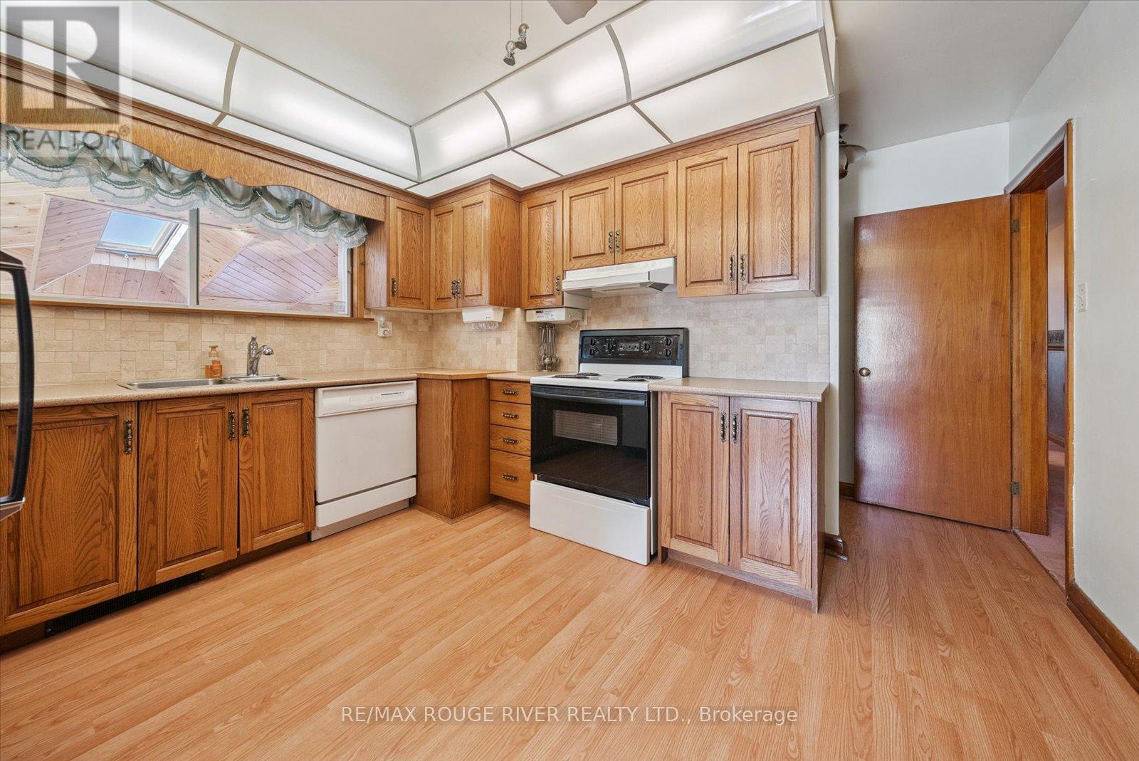 Photo 28 of 71 Cedar Brae Boulevard, Toronto ON