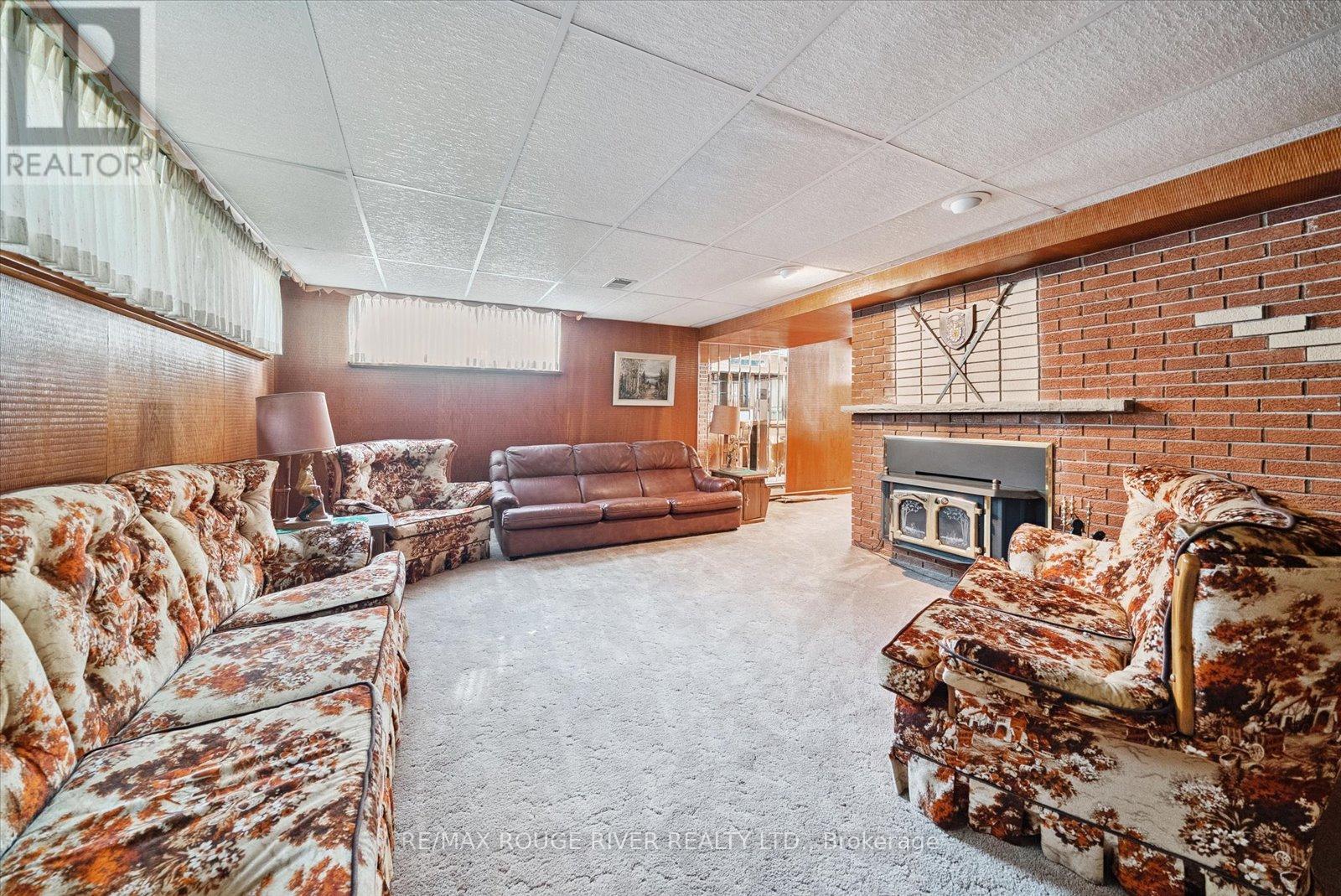 Photo 10 of 71 Cedar Brae Boulevard, Toronto ON