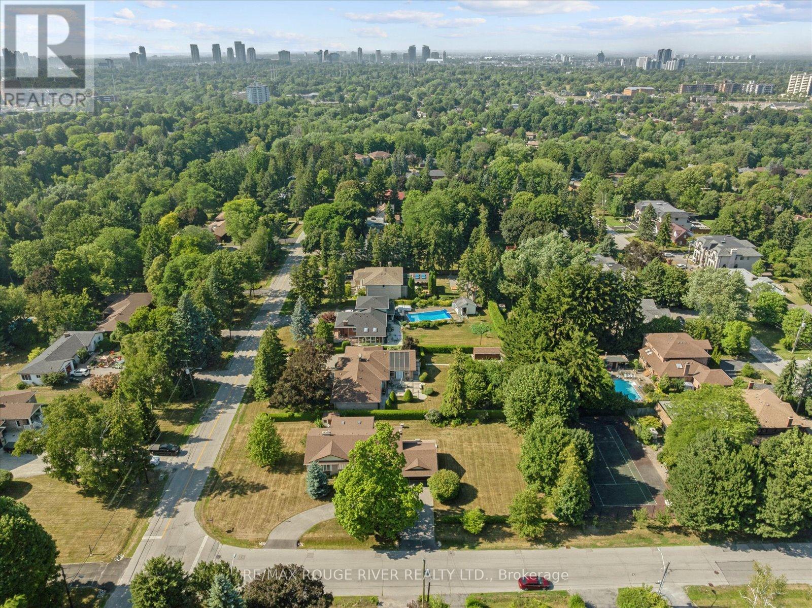 Photo 7 of 71 Cedar Brae Boulevard, Toronto ON