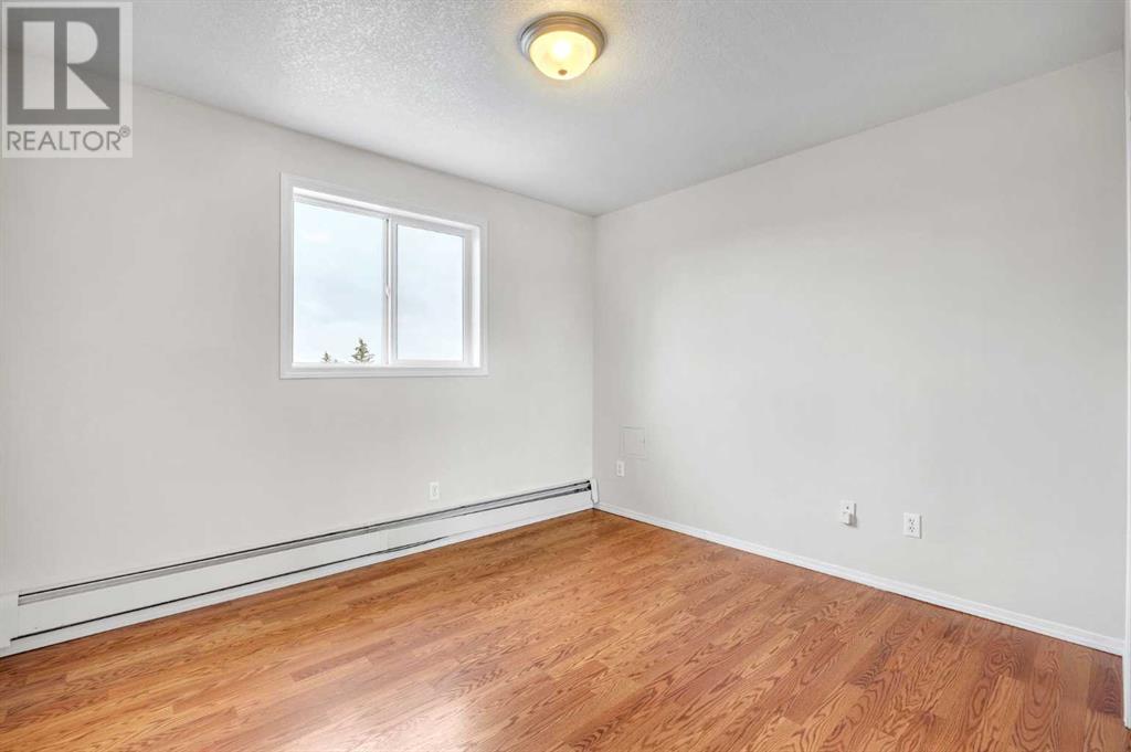 Single Family House for Sale in   Manora Place NE Marlborough Park Calgary 
