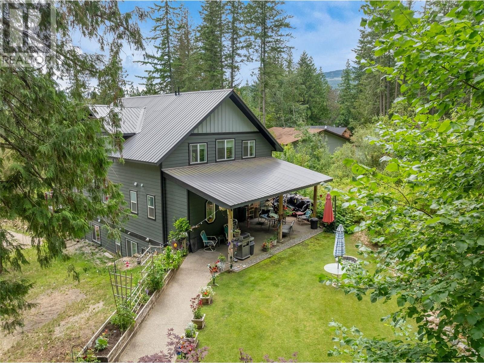 7463 Black Road SE, Salmon Arm