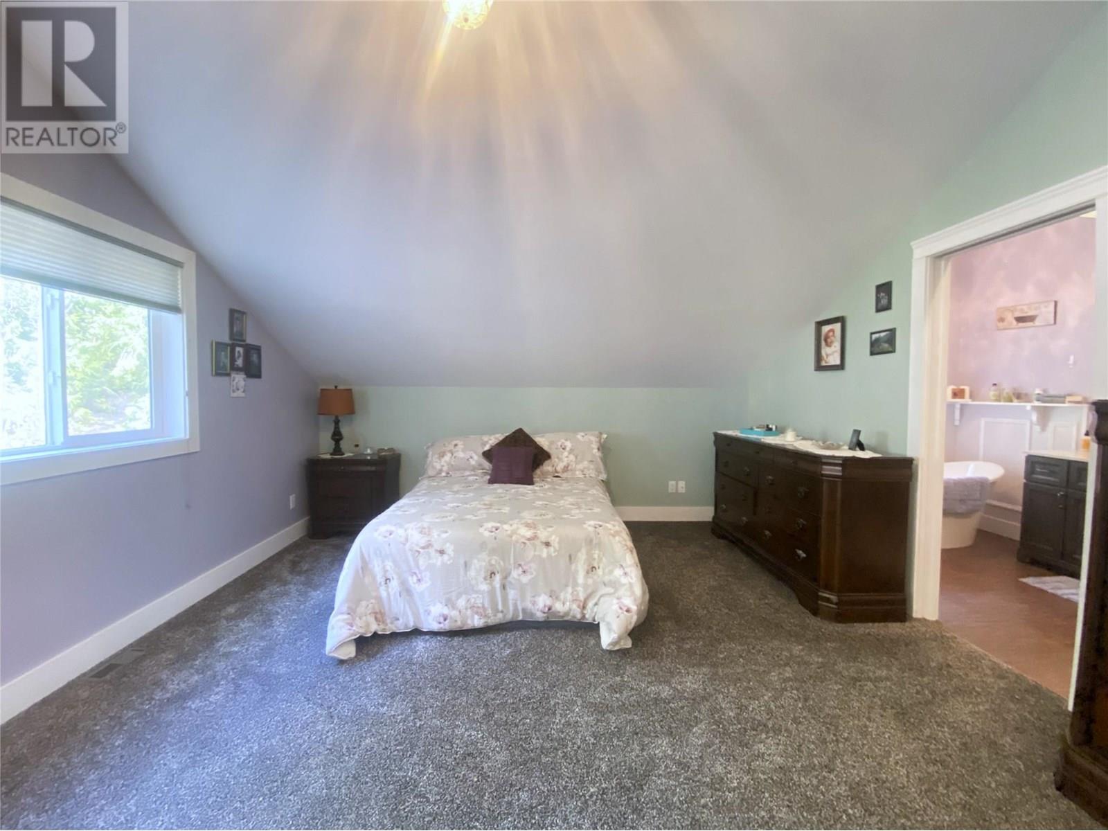 7463 Black Road SE, Salmon Arm