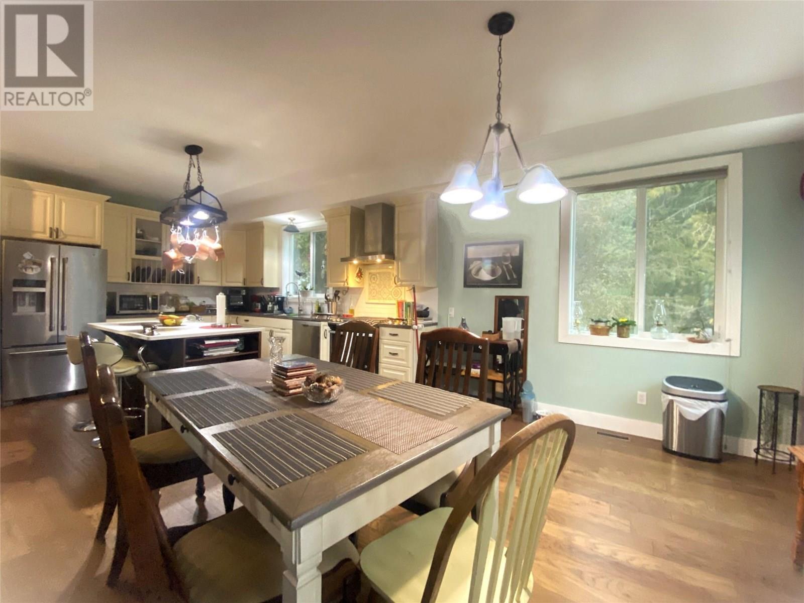 7463 Black Road SE, Salmon Arm