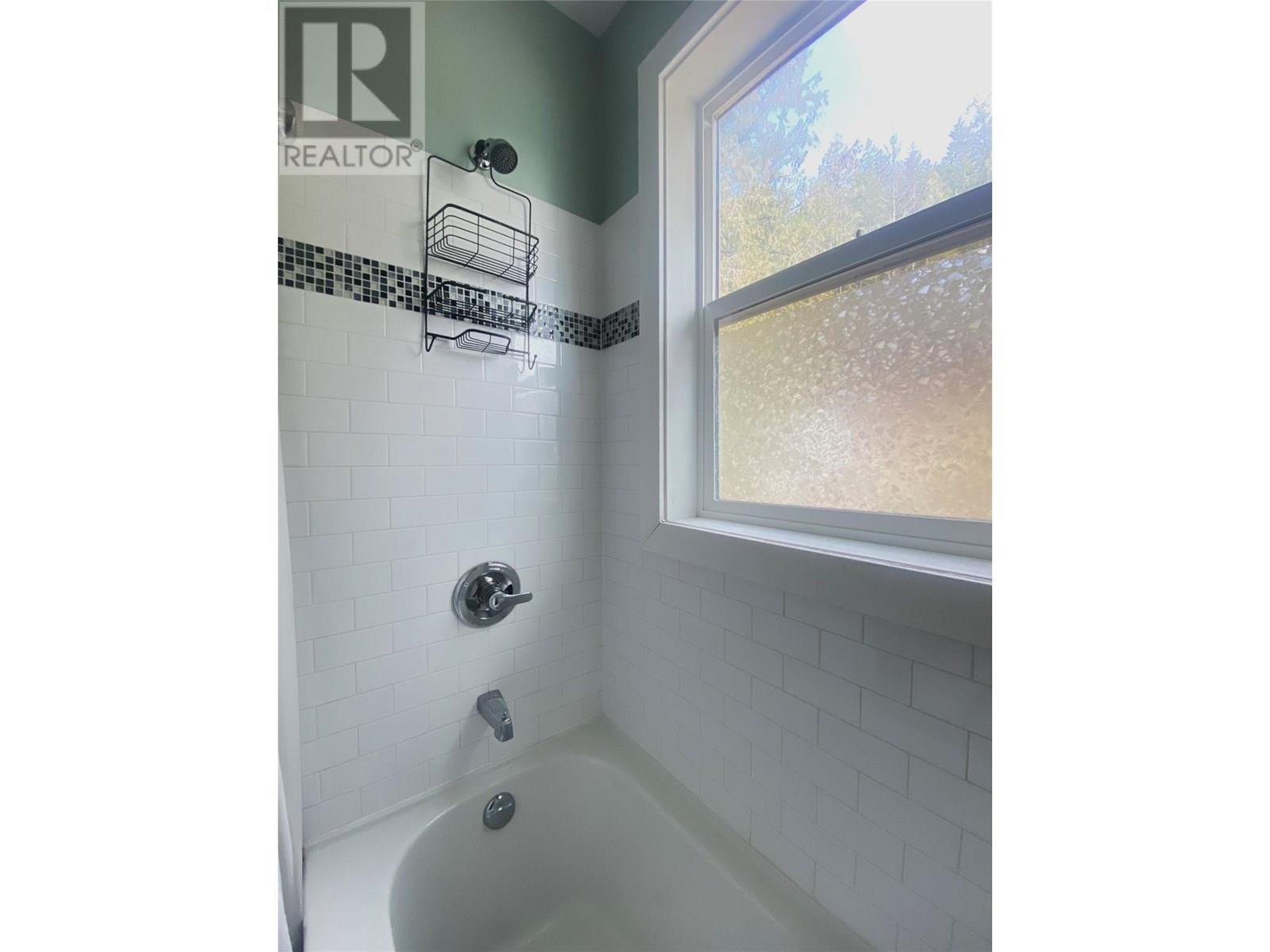 7463 Black Road SE, Salmon Arm