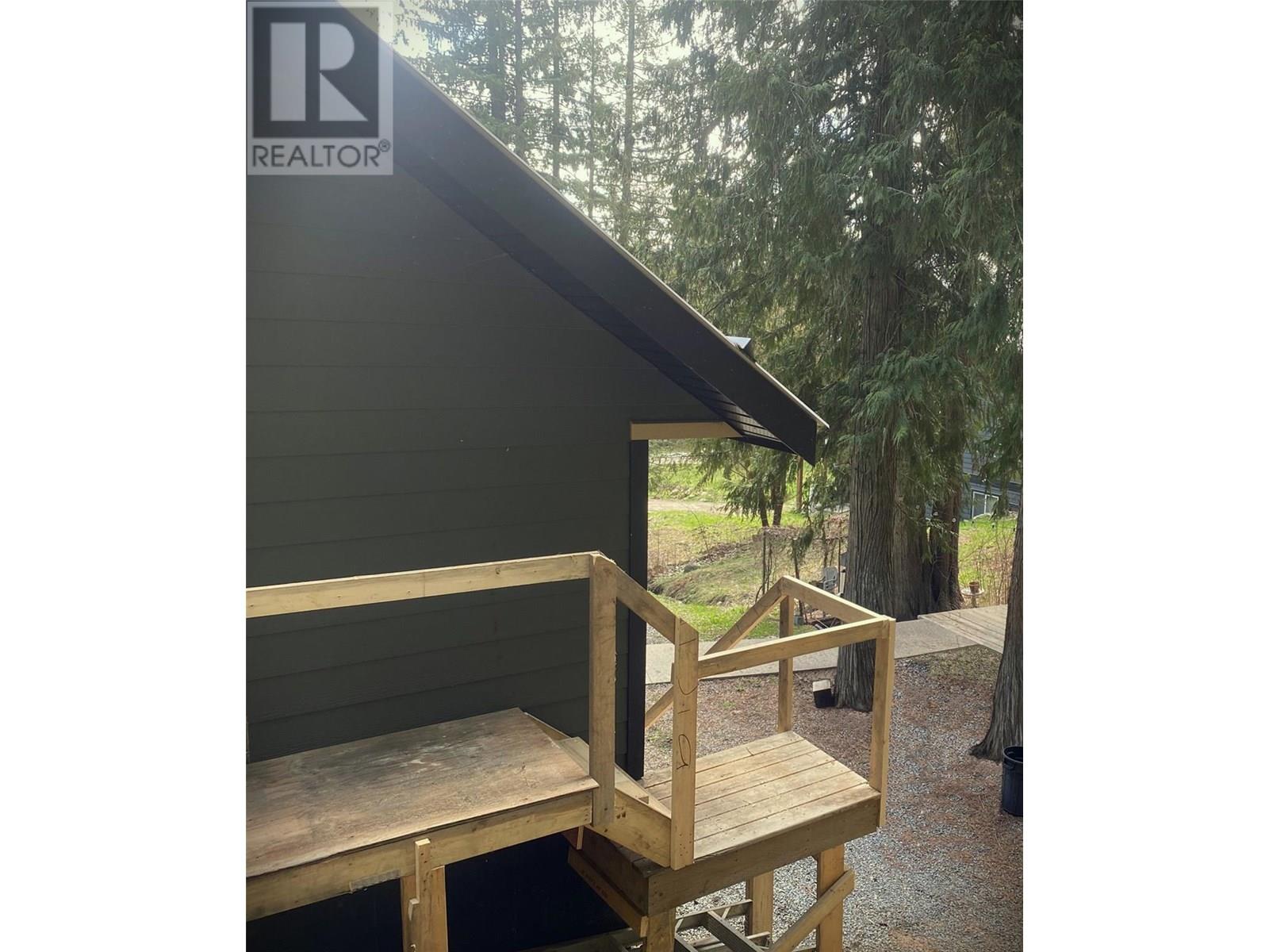 7463 Black Road SE, Salmon Arm