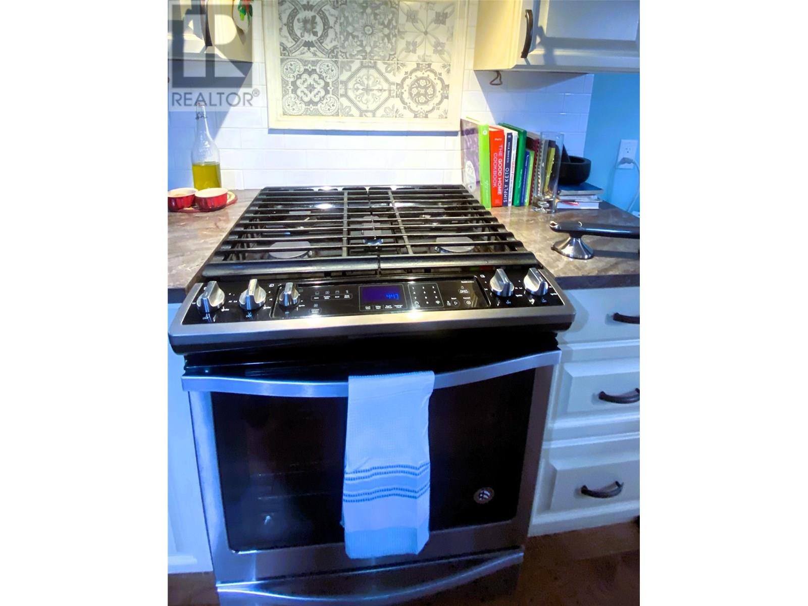 7463 Black Road SE, Salmon Arm