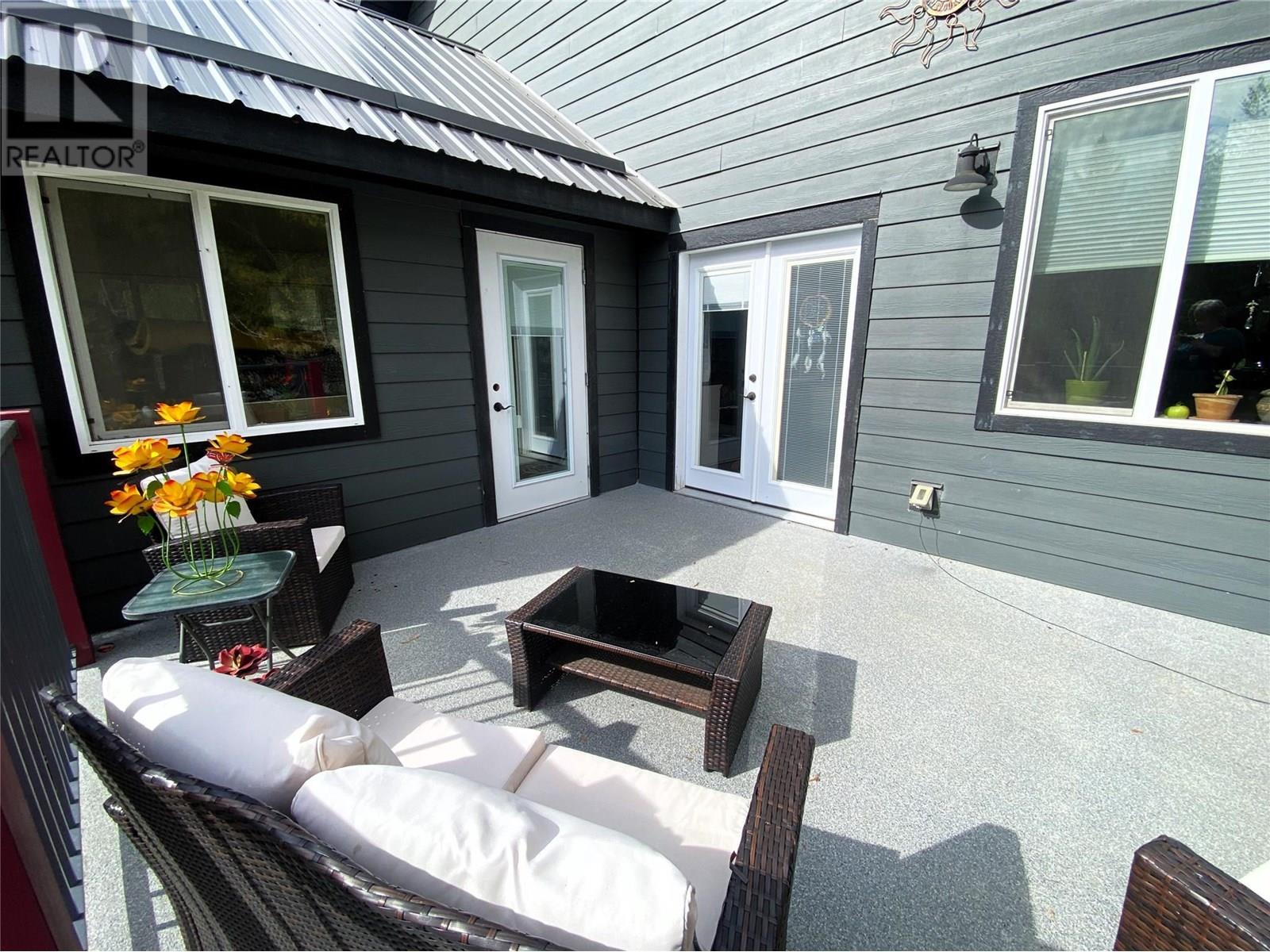 7463 Black Road SE, Salmon Arm