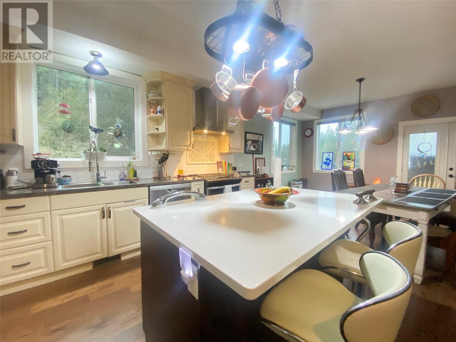 7463 Black Road SE, Salmon Arm