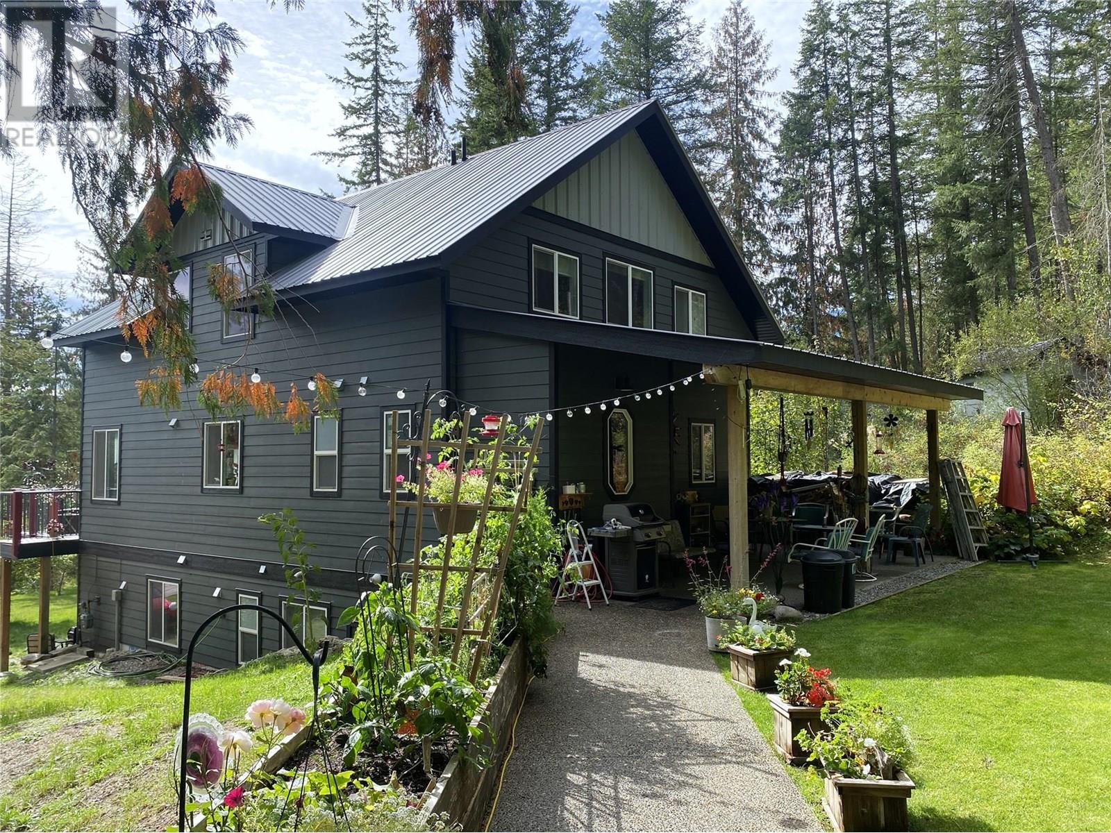 7463 Black Road SE, Salmon Arm