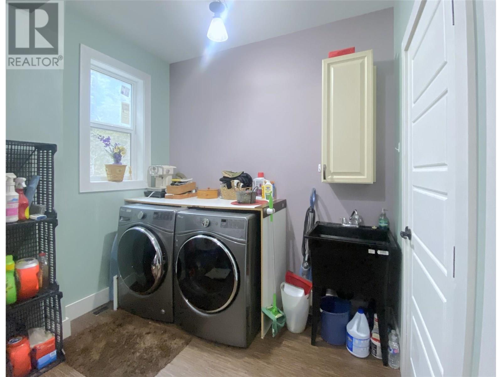 7463 Black Road SE, Salmon Arm