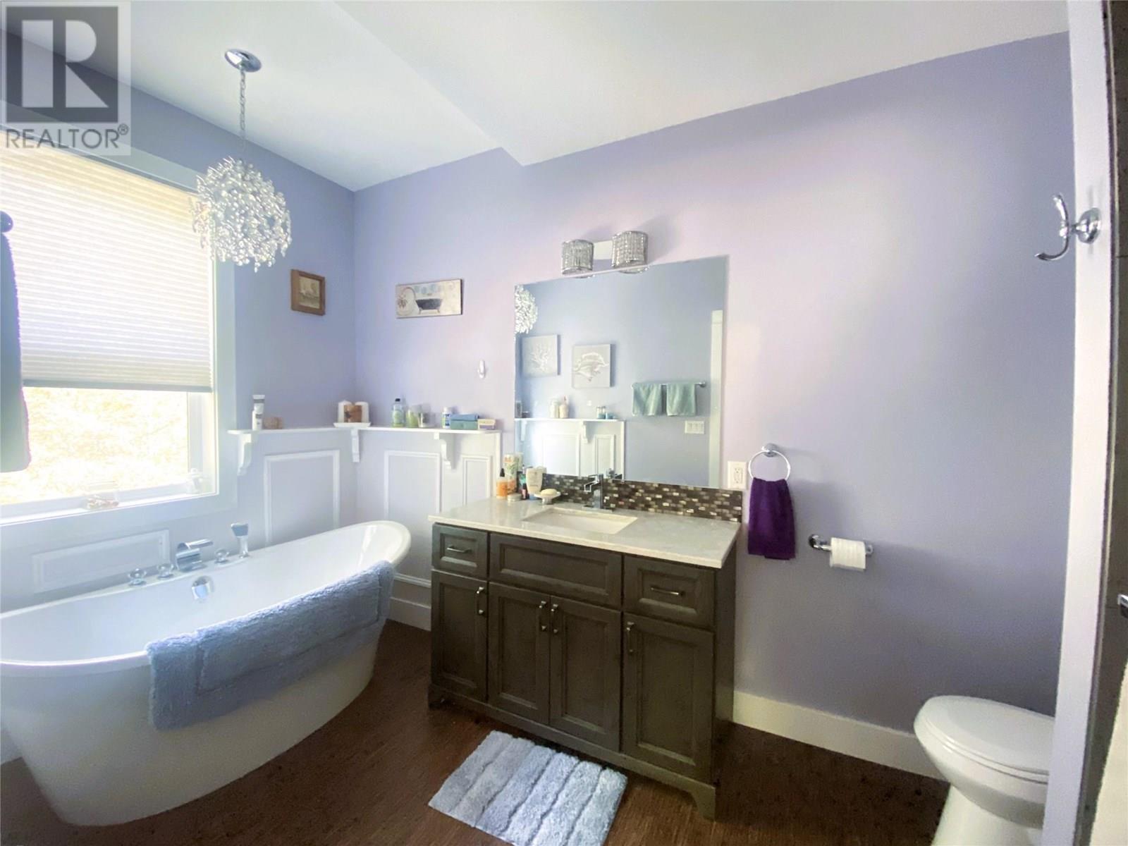 7463 Black Road SE, Salmon Arm