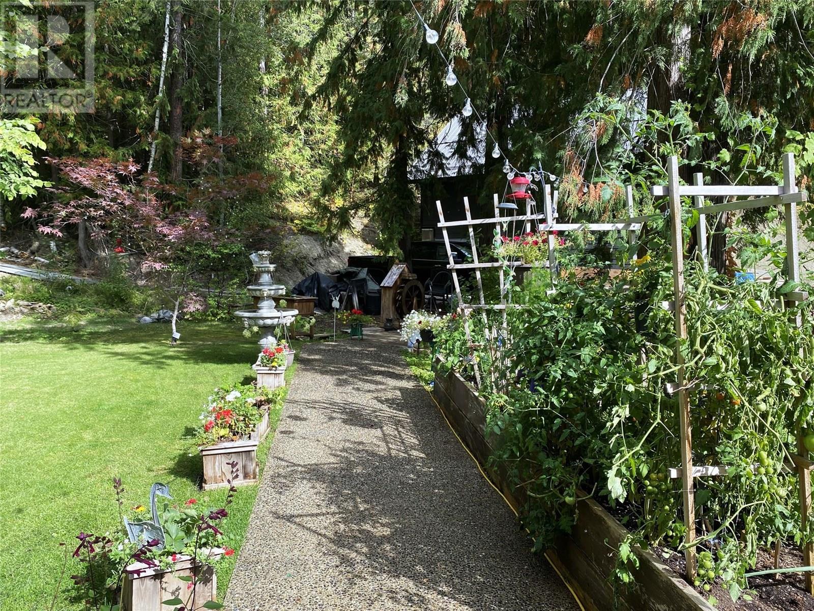 7463 Black Road SE, Salmon Arm