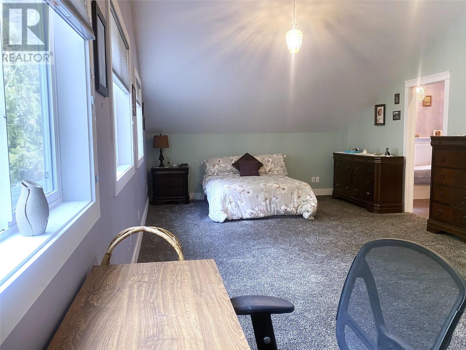 7463 Black Road SE, Salmon Arm