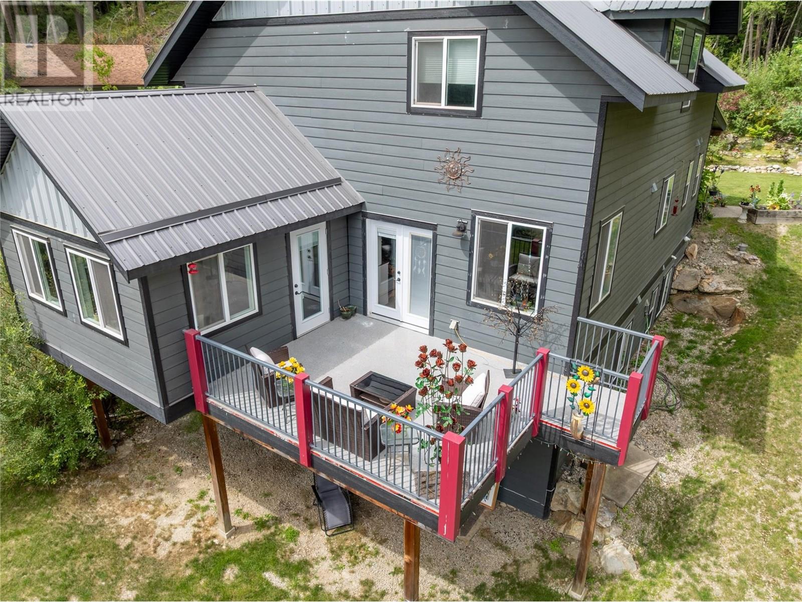 7463 Black Road SE, Salmon Arm