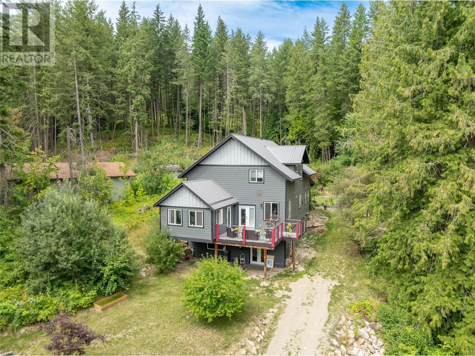 7463 Black Road SE, Salmon Arm