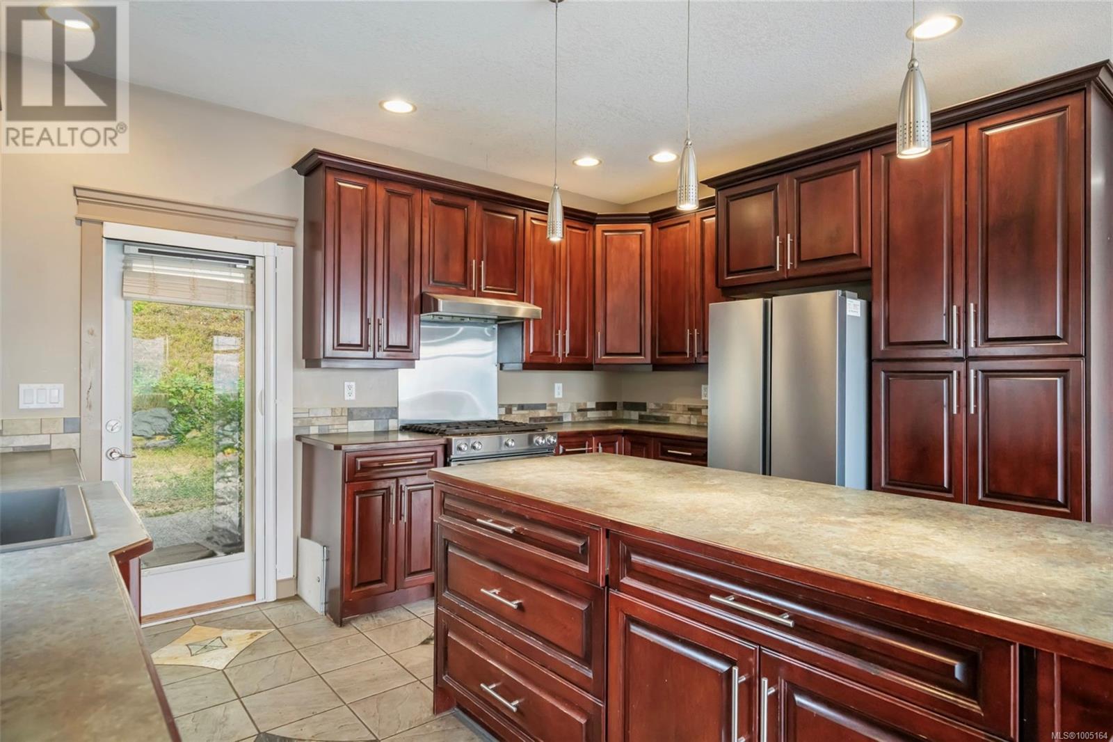 Photo 11 of 5529 Norton Rd, Nanaimo BC