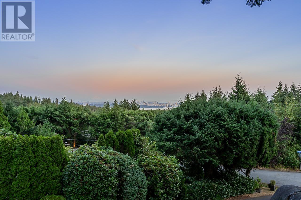 Photo 20 of 4375 Woodcrest Road, West Vancouver BC