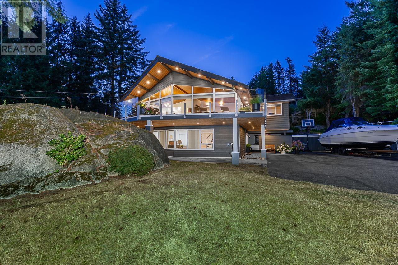 Photo 2 of 4375 Woodcrest Road, West Vancouver BC