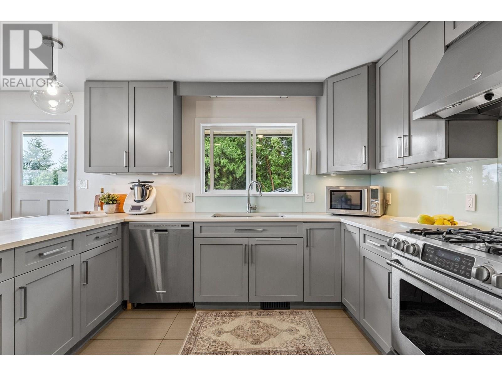 Photo 23 of 4375 Woodcrest Road, West Vancouver BC