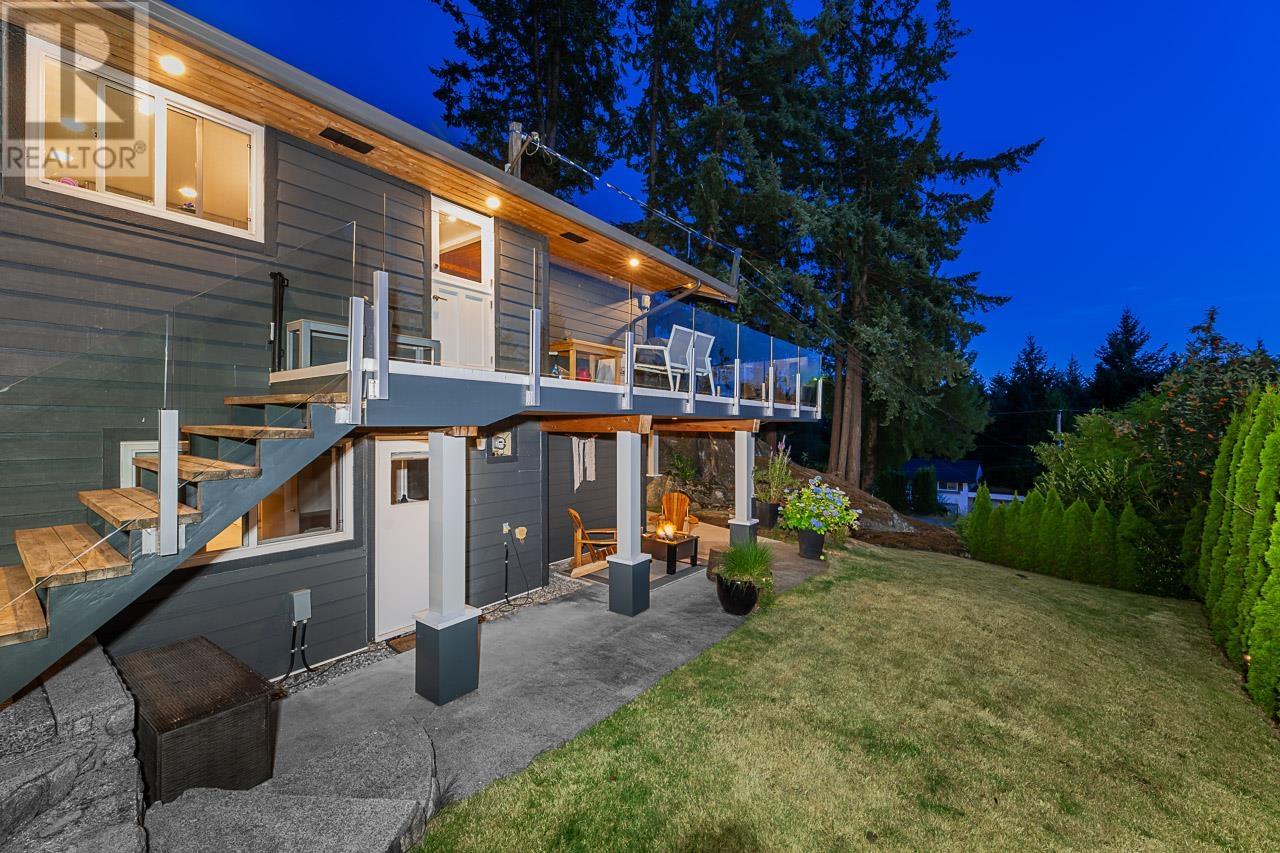 Photo 13 of 4375 Woodcrest Road, West Vancouver BC