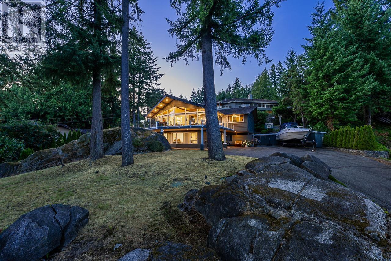 Photo 14 of 4375 Woodcrest Road, West Vancouver BC