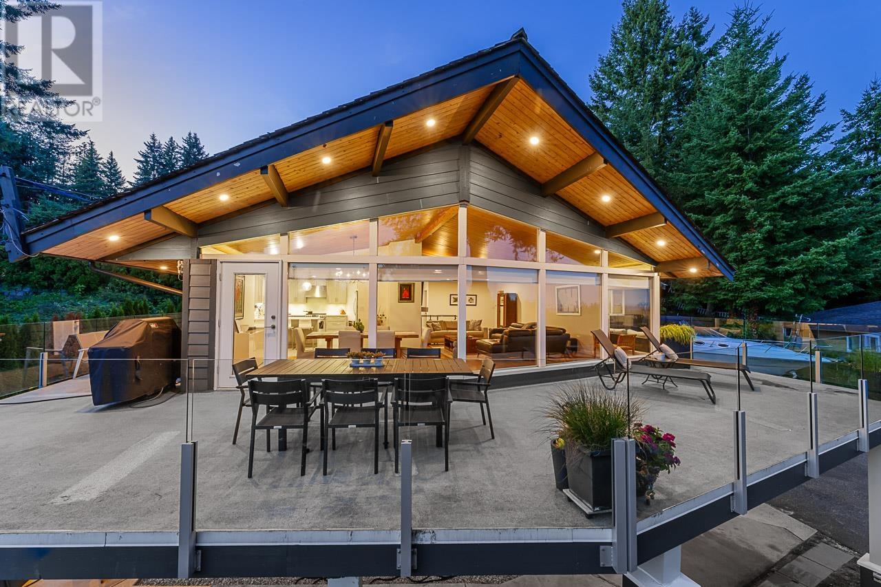 Photo 11 of 4375 Woodcrest Road, West Vancouver BC