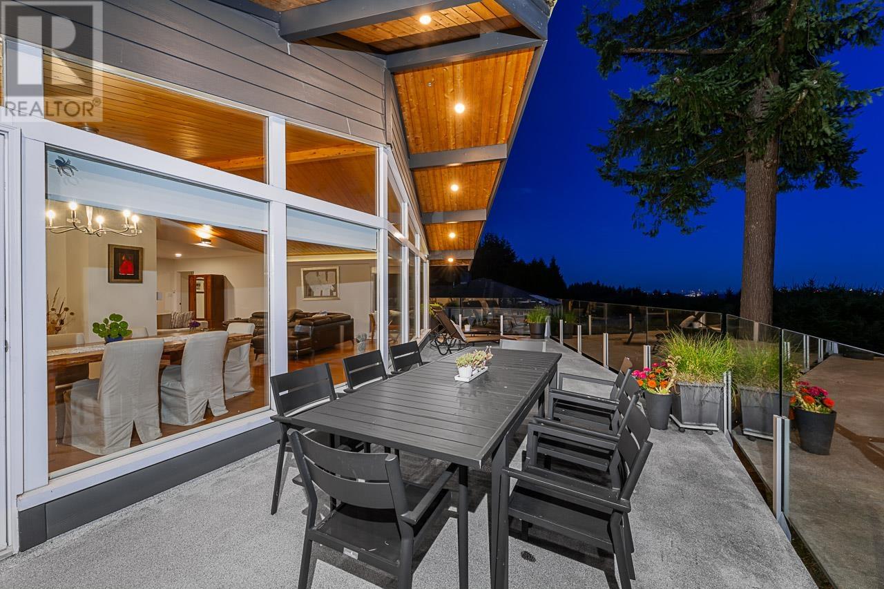 Photo 5 of 4375 Woodcrest Road, West Vancouver BC