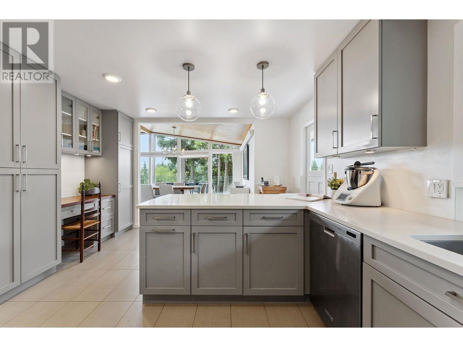 Photo 31 of 4375 Woodcrest Road, West Vancouver BC