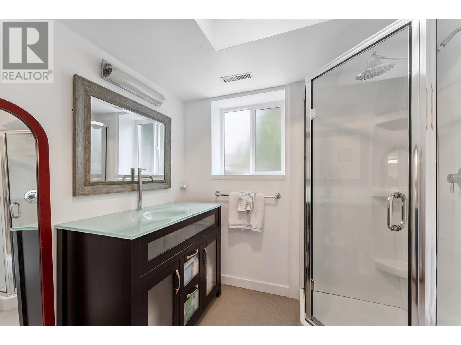 Photo 12 of 4375 Woodcrest Road, West Vancouver BC