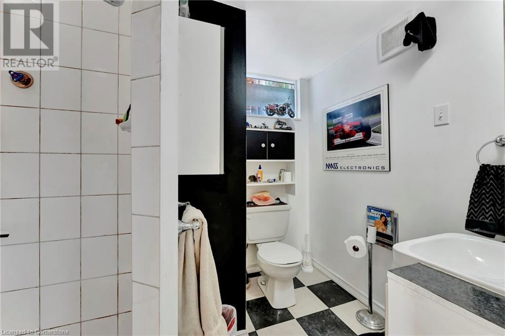 Photo 20 of 5032 Brady Avenue, Burlington ON