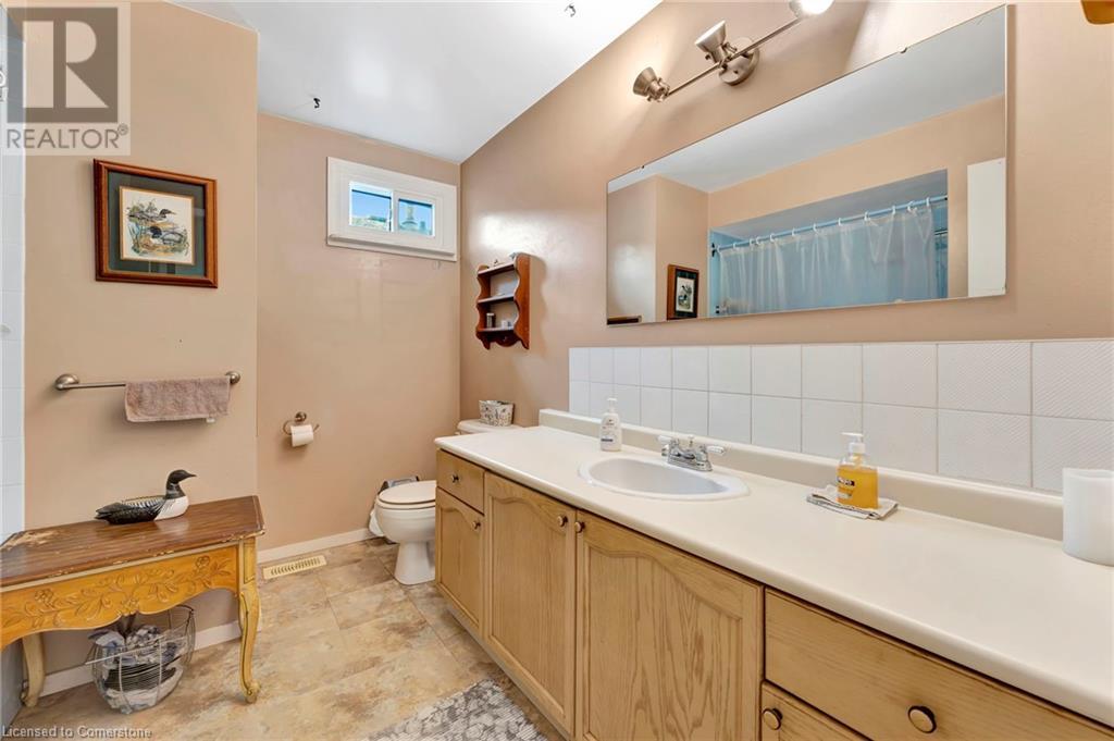 Photo 15 of 5032 Brady Avenue, Burlington ON