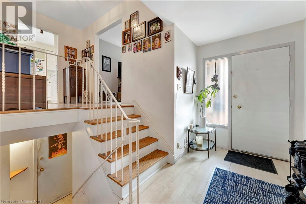 Photo 6 of 5032 Brady Avenue, Burlington ON