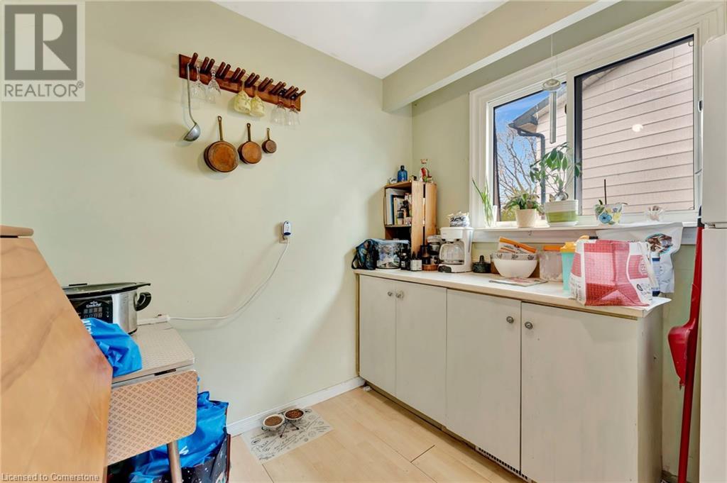 Photo 7 of 5032 Brady Avenue, Burlington ON