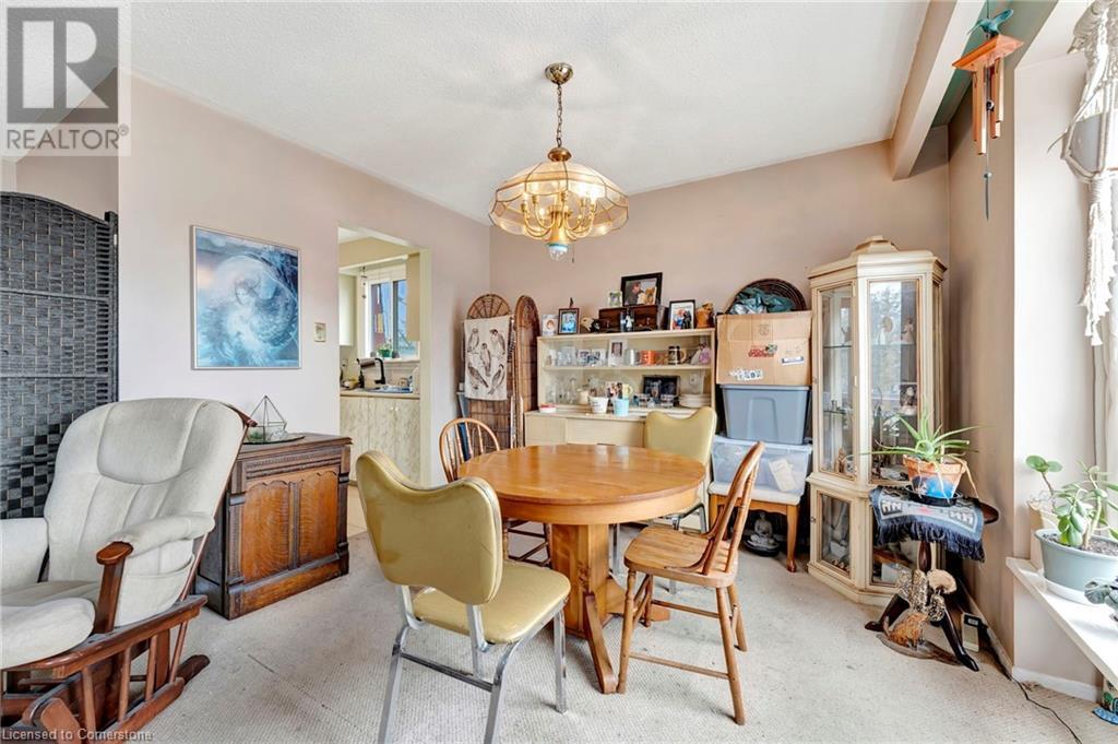 Photo 12 of 5032 Brady Avenue, Burlington ON