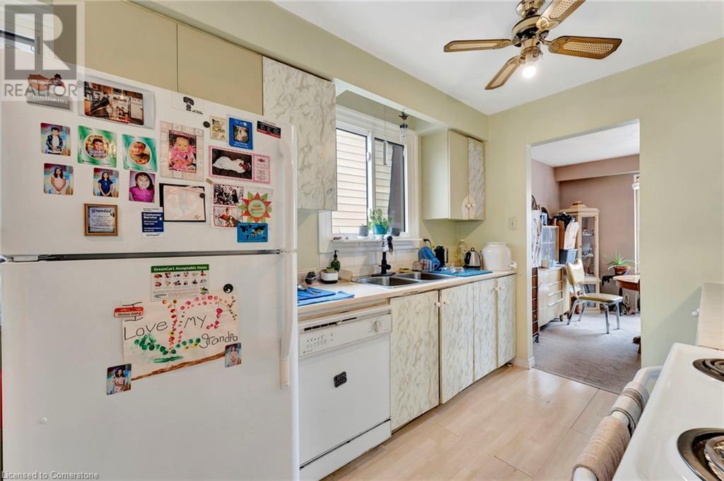 Photo 9 of 5032 Brady Avenue, Burlington ON