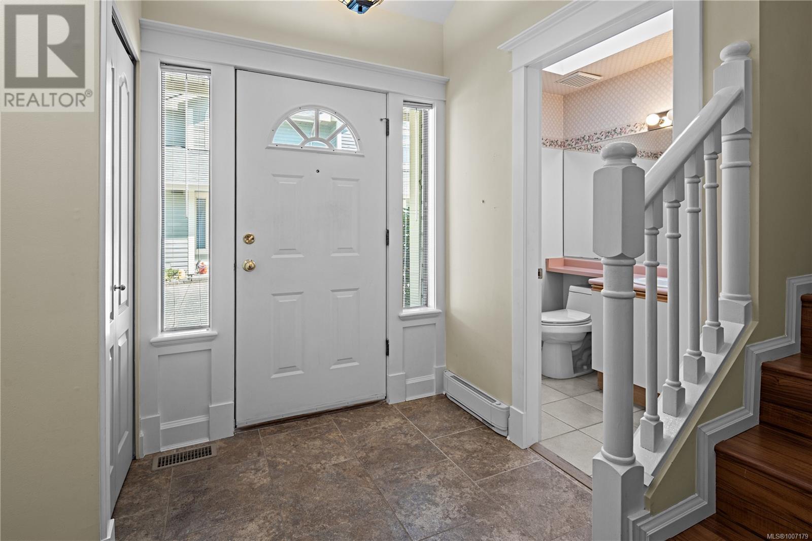 Photo 10 of 2 1060 Sutlej St, Victoria BC
