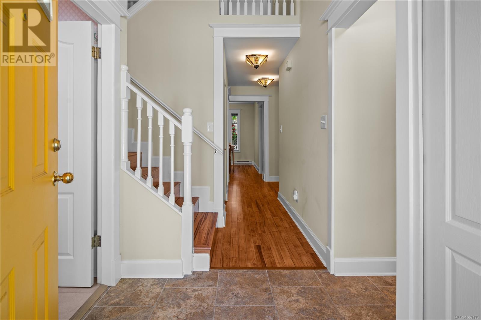 Photo 11 of 2 1060 Sutlej St, Victoria BC