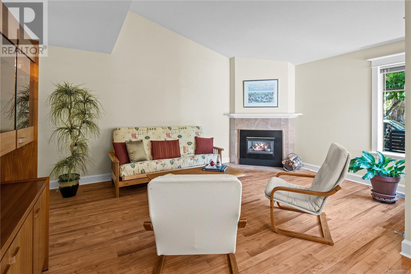 Photo 19 of 2 1060 Sutlej St, Victoria BC