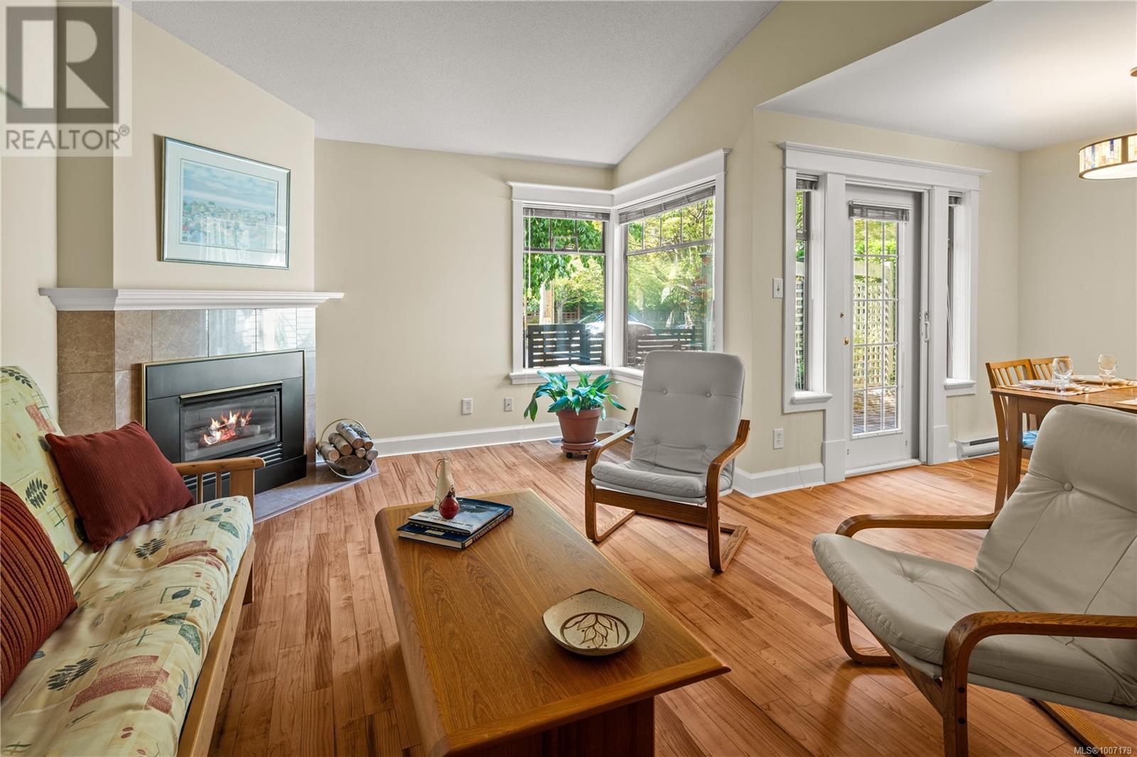 Photo 21 of 2 1060 Sutlej St, Victoria BC